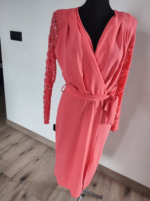 Nowa elegancka sukienka