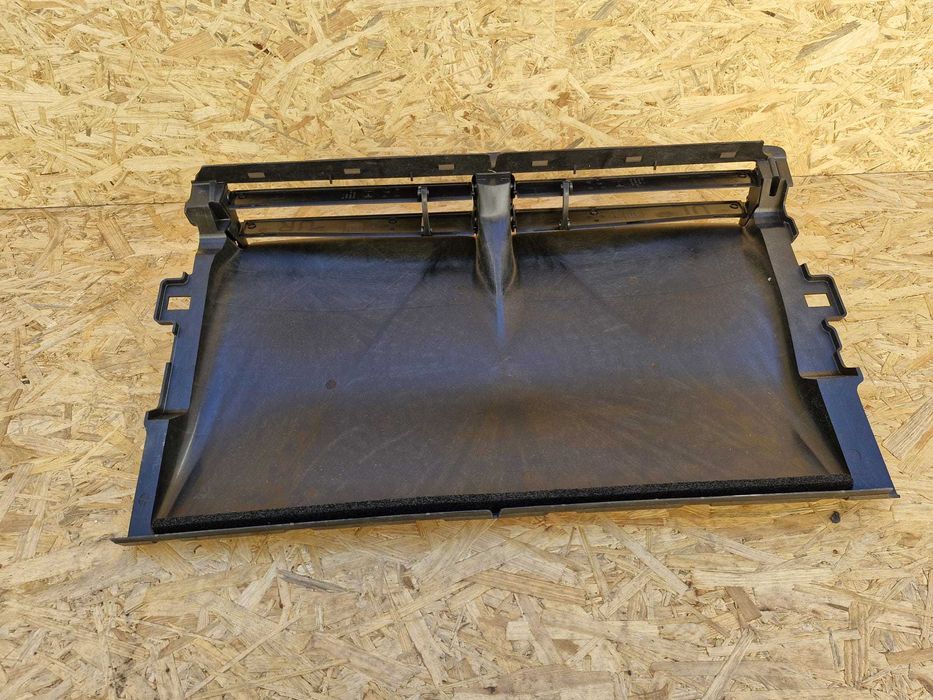 Tesla 3 wlot/kierownica powietrza 107673200h