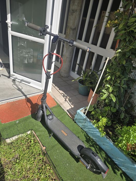 Vendo Ninebot KickScooter F2 E Powered by Segway