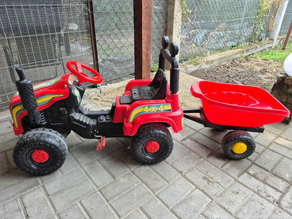Sprzedam traktor dzieciecy