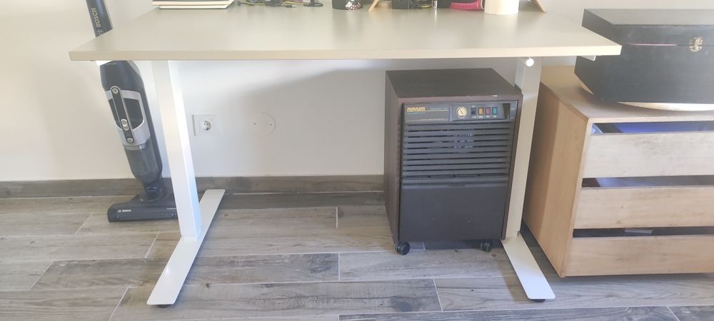 Secretária IKEA TROTTEN 120x70 com elevação