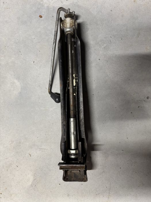 Podnośnik lewarek VW Transporter T5 T6 Multivan