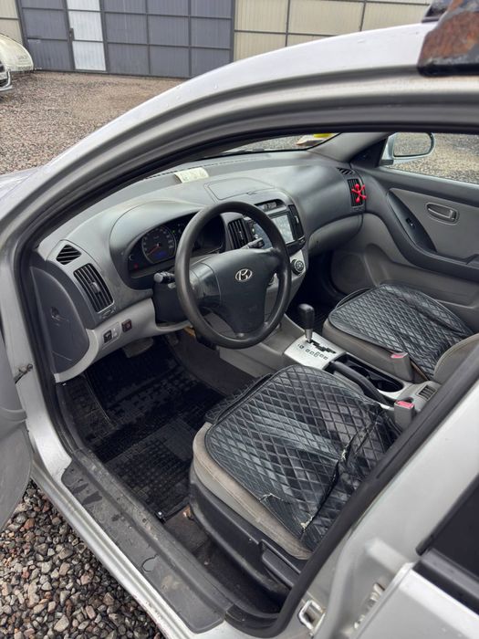 Hyundai Elantra 1.6 автомат