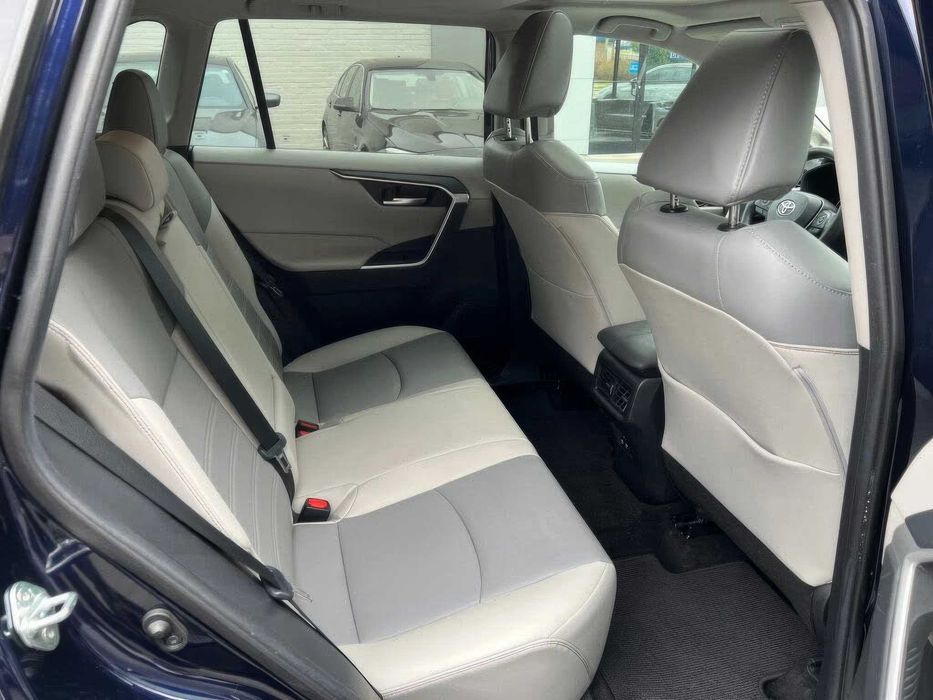 Toyota RAV4      2020