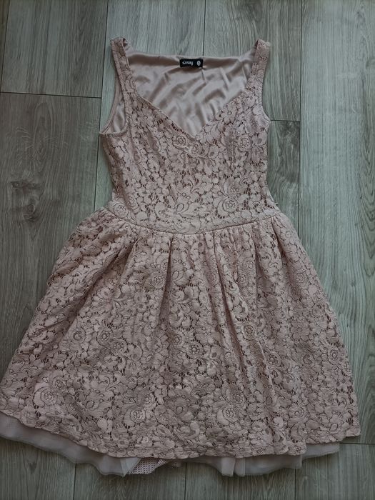 Sukienka elegancka damska (rozmiar S) Sinsay