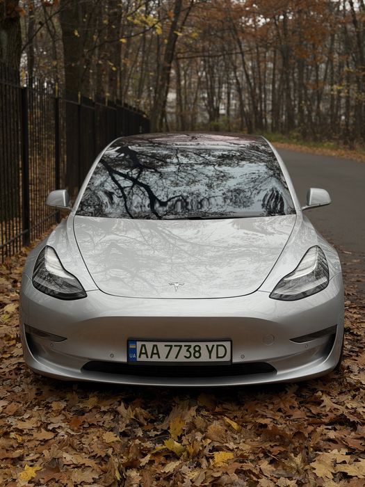 Продаж власного авто Тесла 3