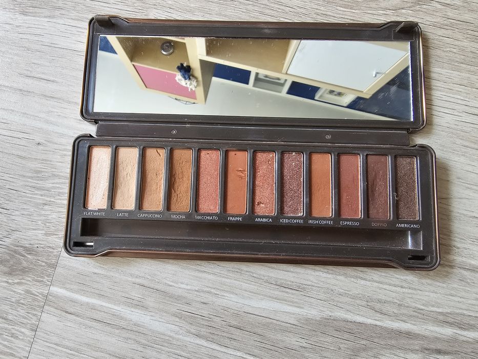 Sprzedam paletkę cieni do powiek