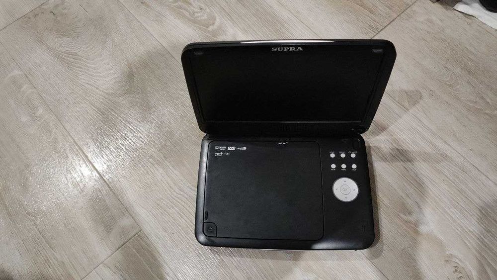 Портативний DVD плеєр Supra SDTV-922UT [В КОМПЛЕКТІ ТІЛЬКИ ПЛЕЄР]
