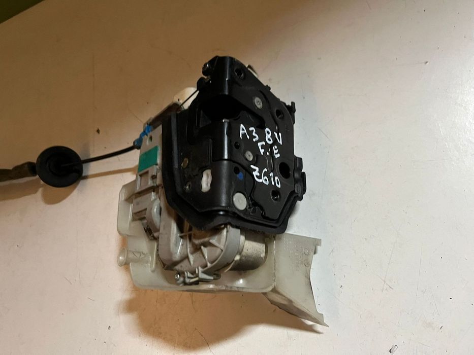 Audi A3 8v-ELEVADOR/FECHADURA/MÓDULO CONFORTO FRENTE ESQUERDA-Z610
