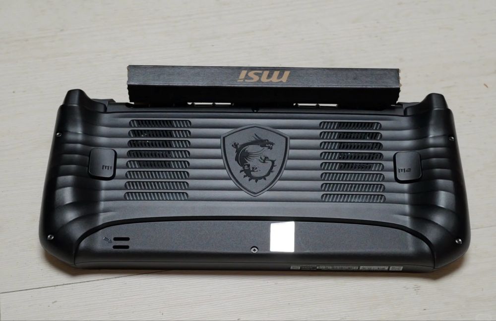 Consola Portatil MSI claw 8 AI+