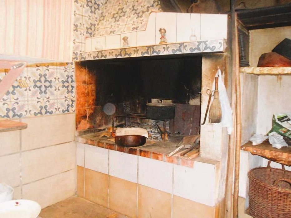 Quintinha, Casa antiga tipo T1+2, lagar, churrasco, quintal c/poço, currais (aves e animais)