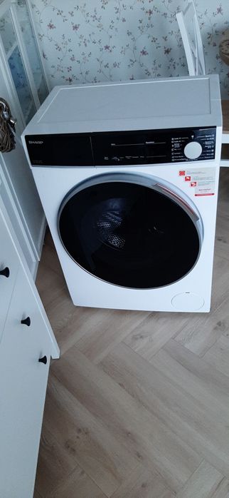 Pralka Sharp otwierana z boku