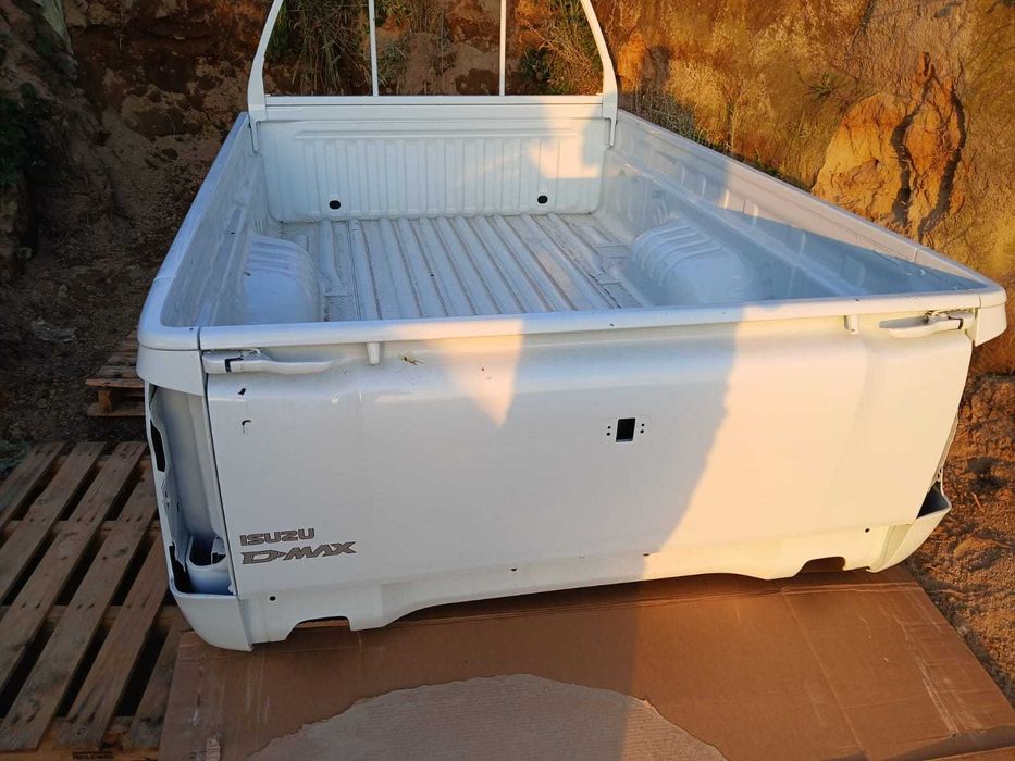 Caixa de carrinha Isuzu NOVA (com todos os acessórios)