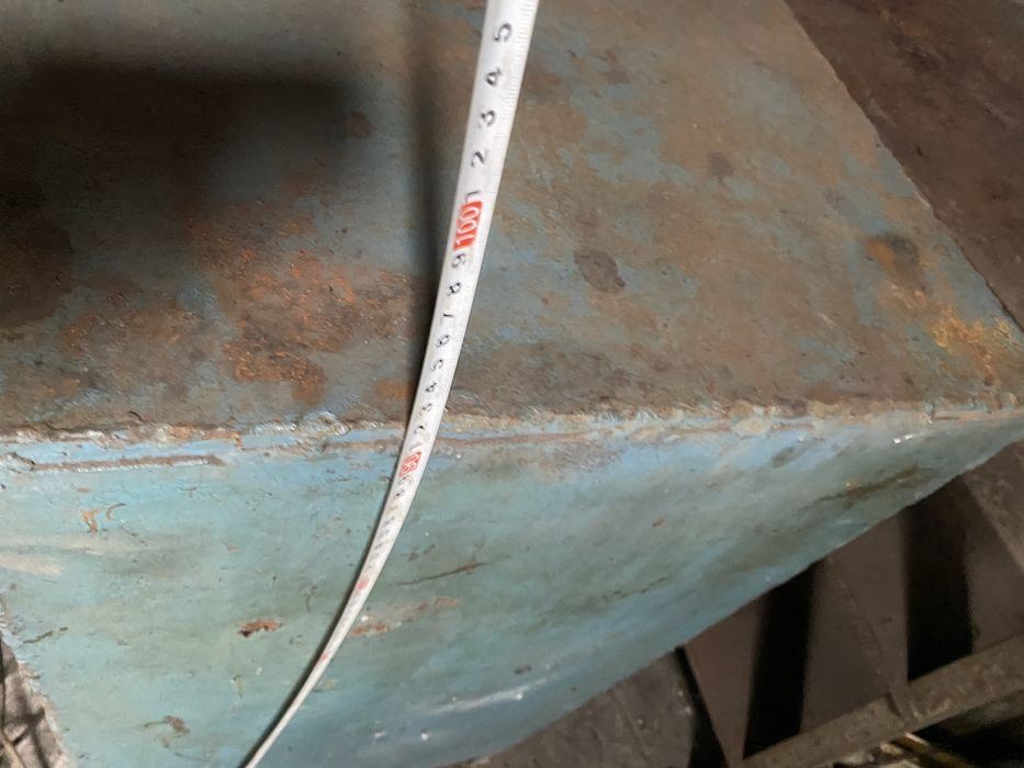 Металевий шкаф для інструменту