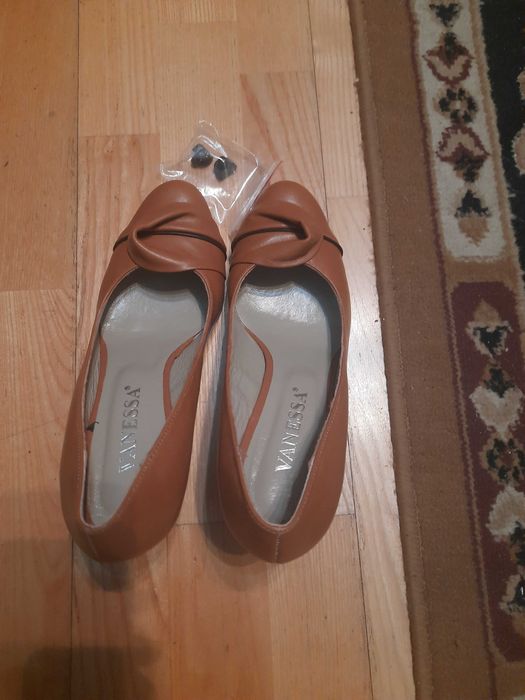 Buty na obcasie Vanessa Tanio