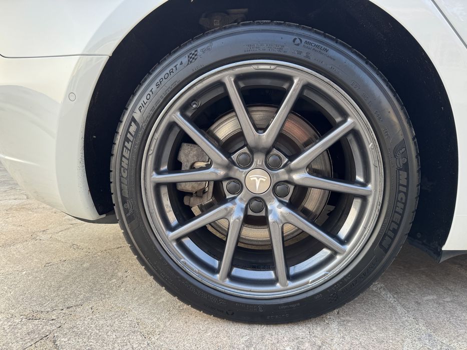 Tesla Model 3 sr+64628808166403124