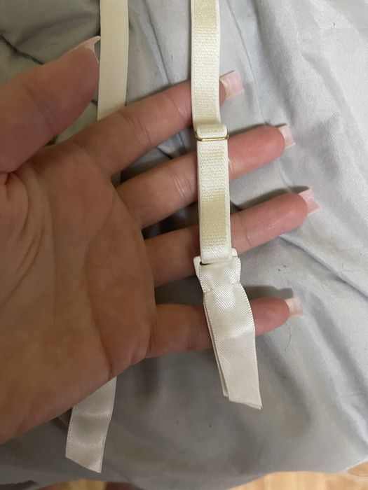 Бюстгалтер та пояс для панчох