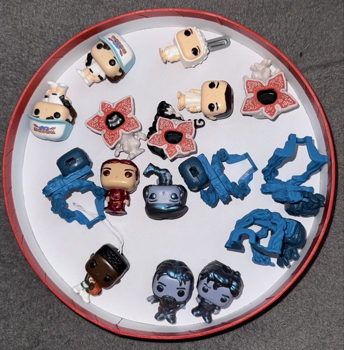 ОБМІН/продаж Stranger Things Kinder фігурки