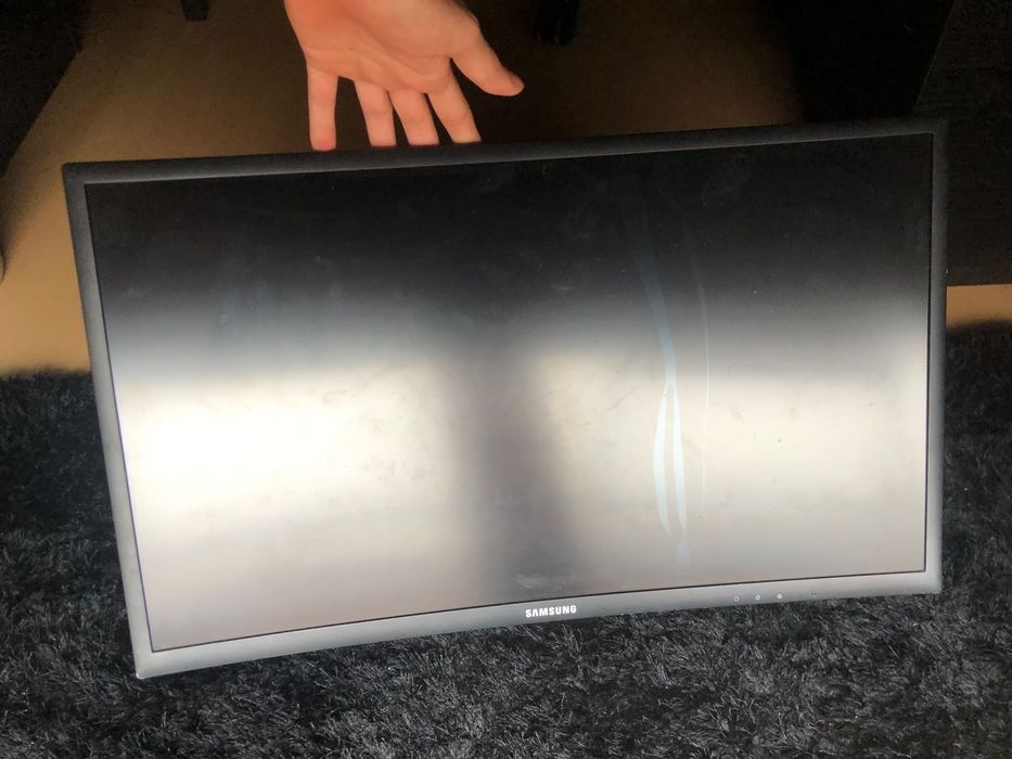 Monitor Samsung C24FG73FQU para peças - Ecrã partido - Sem MBWAY