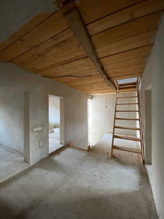 Продається будинок з зем діл в затишній місцевості готовий до ремонту