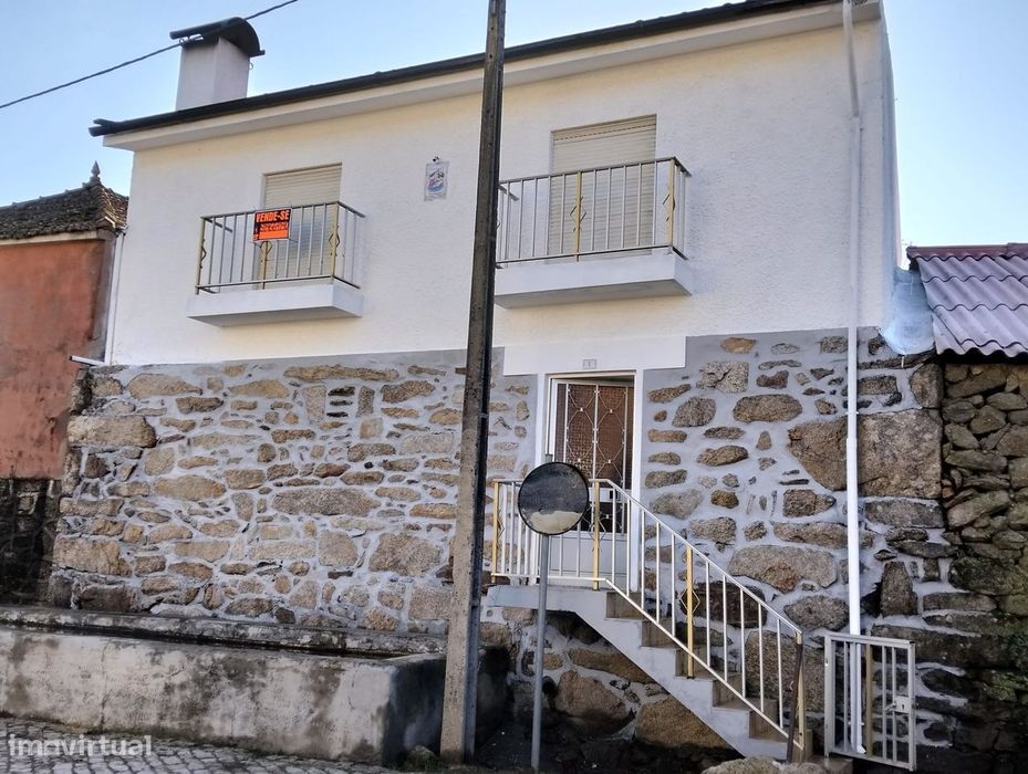 Moradia T2 totalmente Remodelada e Mobilada