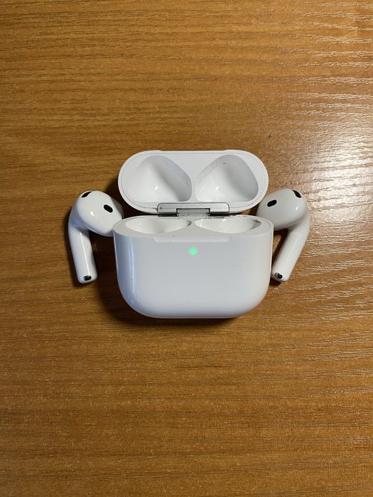 Продам оригинальные Airpods 4 без ANC