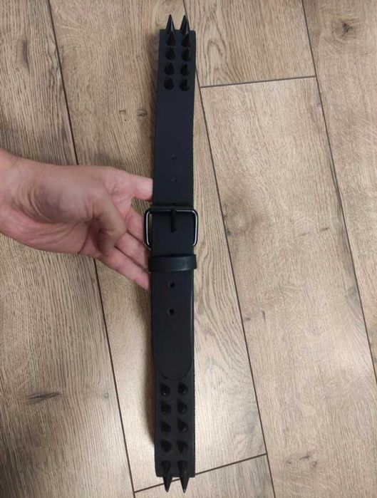 Пояс з шипами чорний шкіряний подарунковий неформальський кожаный