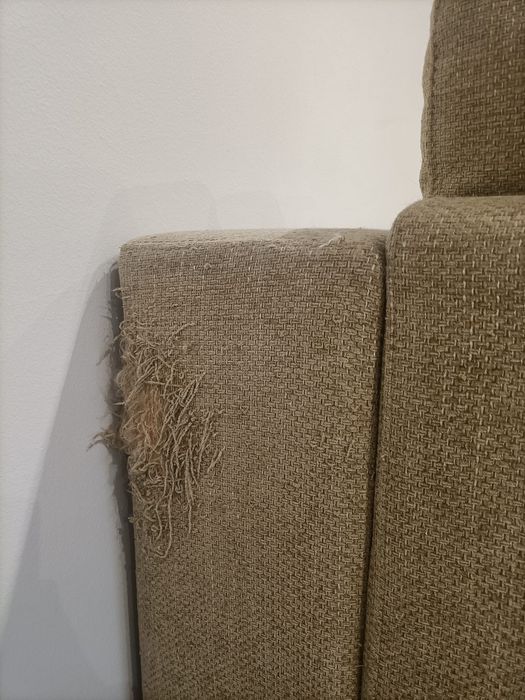 Dou Sofá com marcas de uso