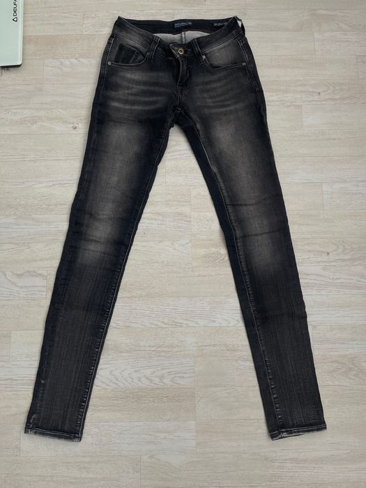 Свої джинси Colins