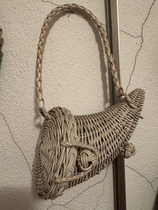 Cornucopia em vime branco