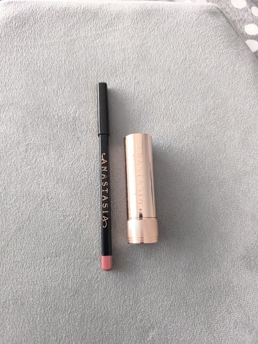 Lip kit zestaw do ust Anastasia Beverly Hills konturówka i szminka dusty rose.