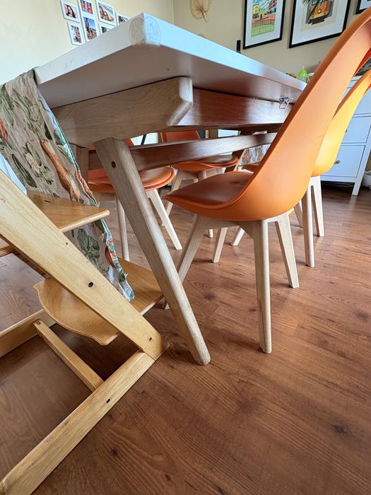 Conjunto de Jantar Mesa e 4 cadeiras,  Mesa Extensível