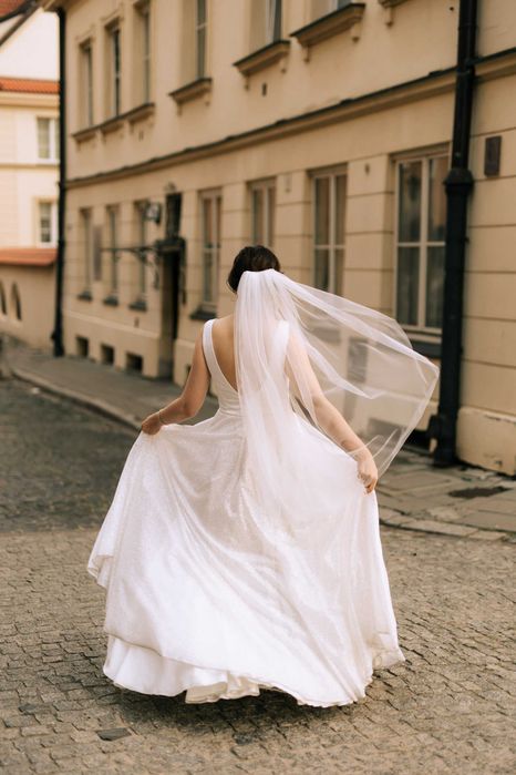 błyszcząca suknia ślubna + GRATIS