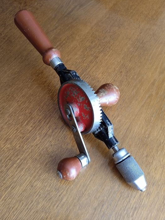 Продам ручной дрель в очень хорошем состоянии