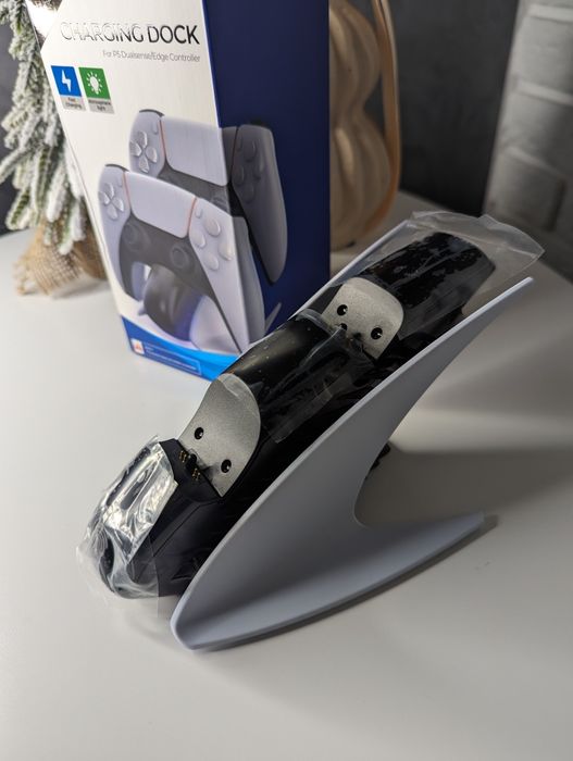 Зарядка, зарядна станція для джойстиків PS5