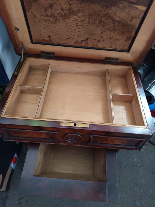 Sprzedam Toaletkę orginalna z przegrodami