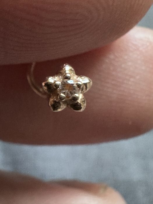 Золотая серьга в нос