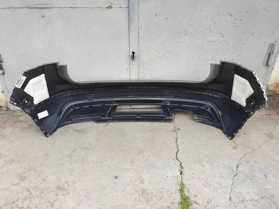 Задній бампер під парктроніки до Фольцваген Тігуан/Volkswagen Tiguan 2