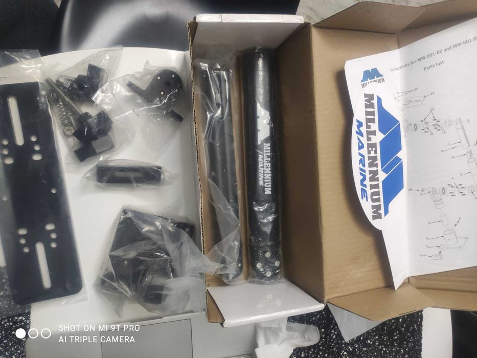 Стійка під эхолот MILLENNIUM MARINE MM-01-BL. Телескопічна. Оригінал