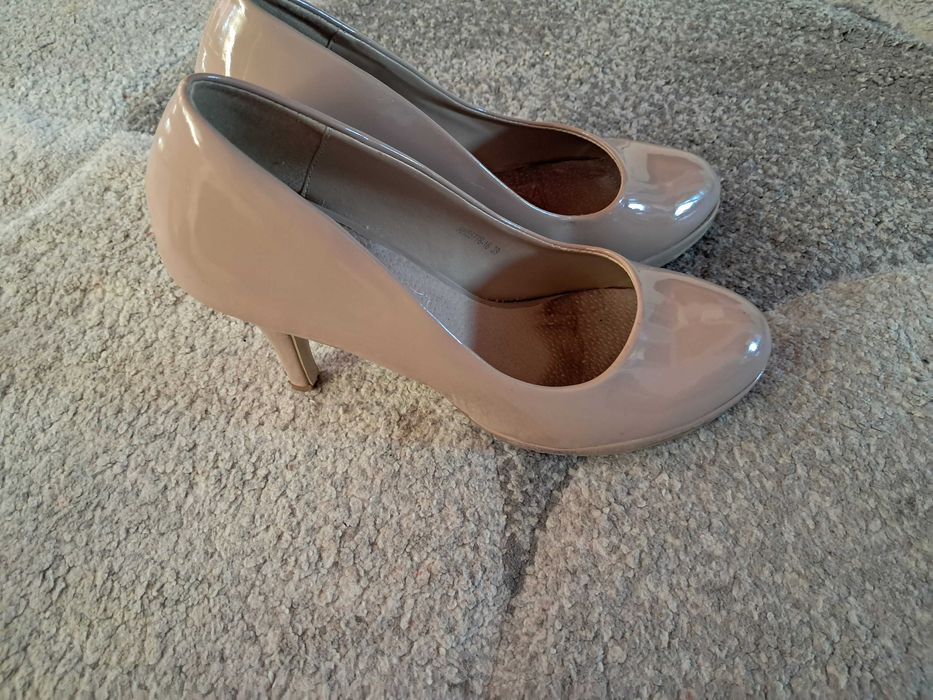Buty damskie na wysokim obcasie
