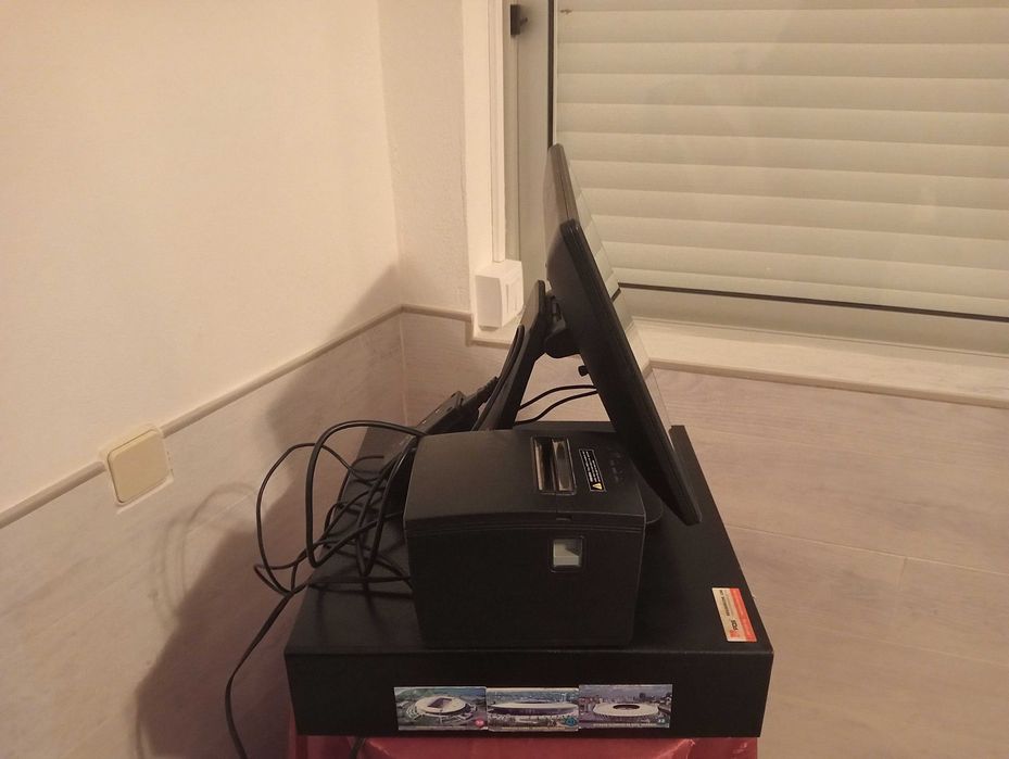 Terminal POS recente c/ impressora e caixa registadora