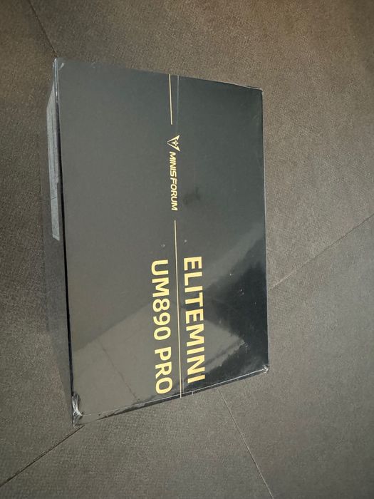 Minis forum PC UM890 Pro, AMD Ryzen 9 8945HS, komputer z Radeon 780M