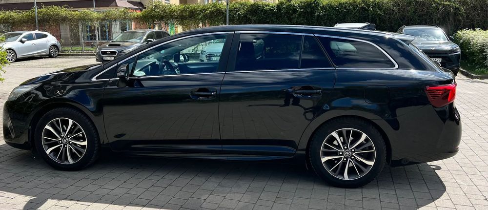 Toyota Avensis Stan idealny bezwypadkowy .