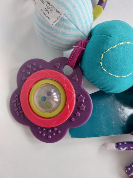 розвиваюча іграшка-підвіска Mamas & Papas Travel Charm Pearl, призначена для кріплення на коляску або автокрісло