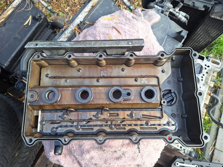 Pokrywa zaworów BMW e36 i z3 silnik M44B19 318is kompletna separator