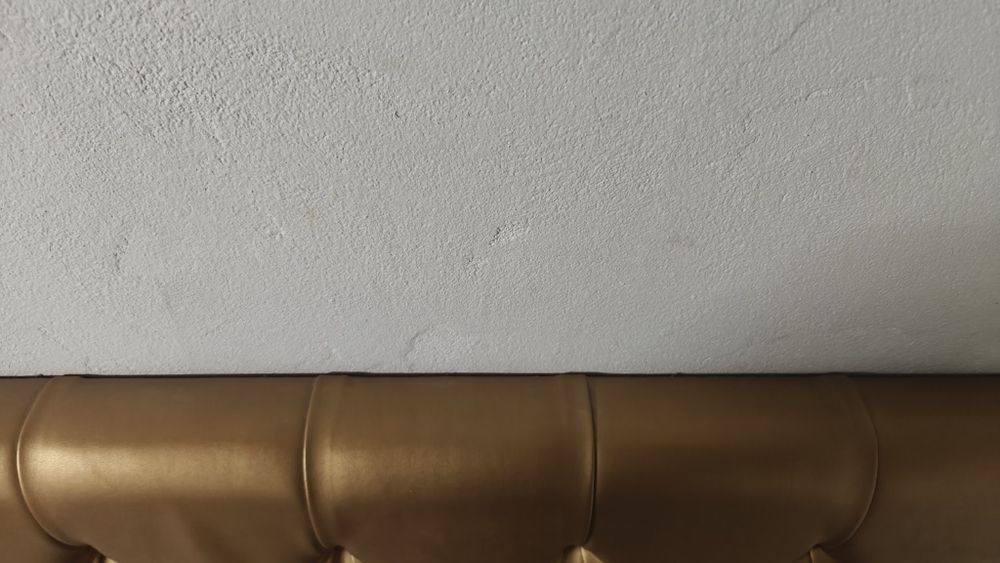 Cabeceira de Cama de Casal em Capitonê Dourada – Estilo Clássico