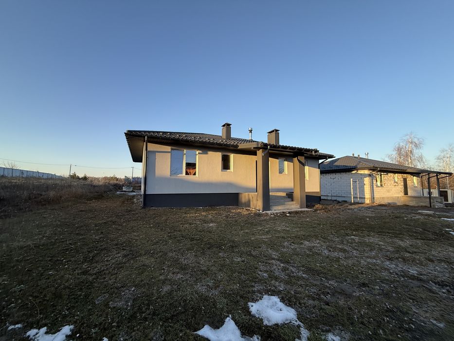 Шпитьки продам будинок 110 квадратів  8 соток 90 000