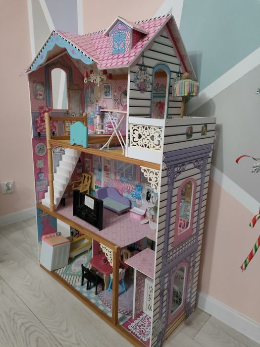 Sprzedam domek drewniany dla lalek z wyposażeniem