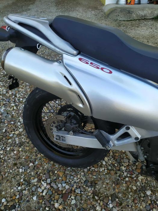 Suzuki XF 650 Freewind