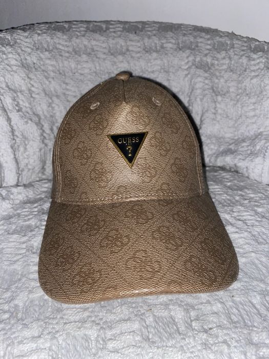 Chapeu Guess usado muito poucas vezes